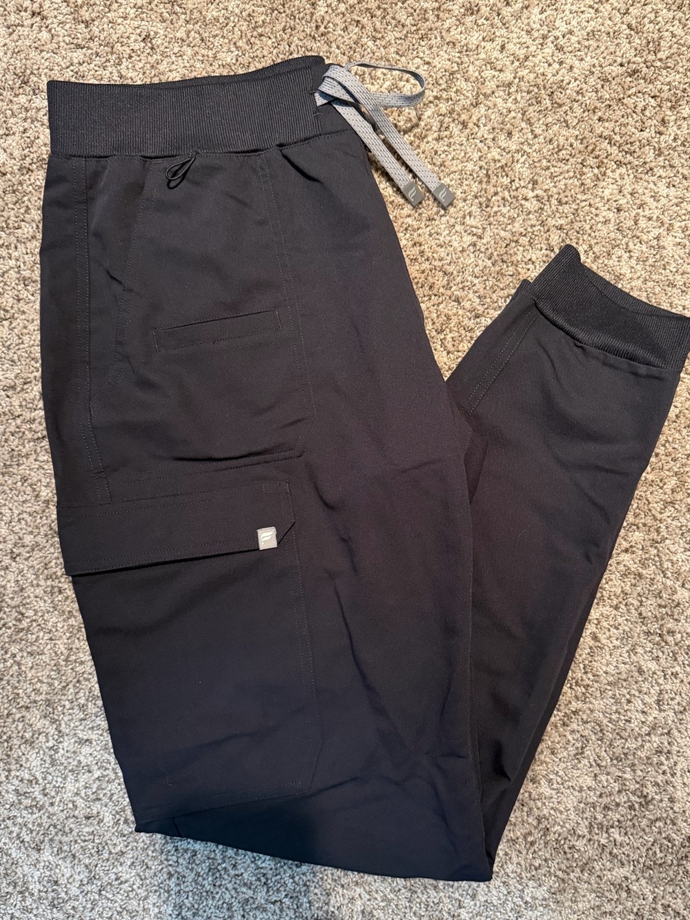 Women’s Fabletics Scrub Set - Picture 6 of 7